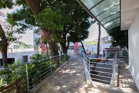 Apartamento à venda com 210m², 4 quartos e 2 vagas Apartamento à venda com 210m², 4 quartos e 2 vagasEntrada