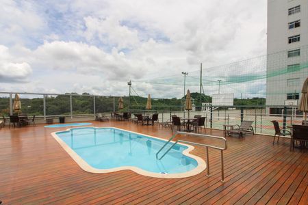 Apartamento à venda com 210m², 4 quartos e 2 vagas Apartamento à venda com 210m², 4 quartos e 2 vagasÁrea comum - Piscina