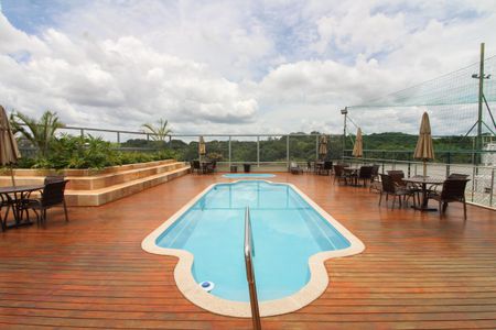 Apartamento à venda com 210m², 4 quartos e 2 vagas Apartamento à venda com 210m², 4 quartos e 2 vagasÁrea comum - Piscina