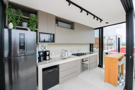 Apartamento à venda com 210m², 4 quartos e 2 vagas Apartamento à venda com 210m², 4 quartos e 2 vagasCobertura