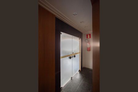 Apartamento à venda com 210m², 4 quartos e 2 vagas Apartamento à venda com 210m², 4 quartos e 2 vagasÁrea comum - Salão de festas