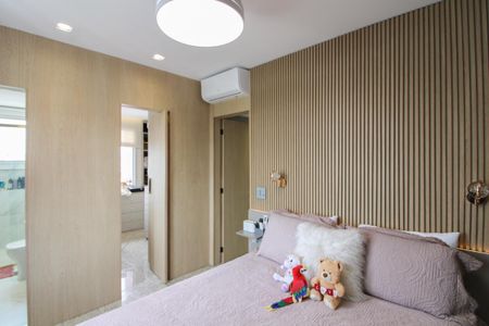 Apartamento à venda com 210m², 4 quartos e 2 vagas Apartamento à venda com 210m², 4 quartos e 2 vagasSuíte 1