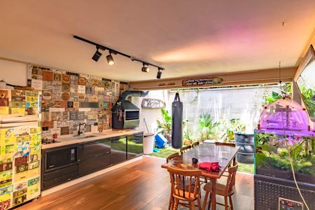 Casa à venda com 300m², 3 quartos e 2 vagas Casa à venda com 300m², 3 quartos e 2 vagasEspaço Gourmet