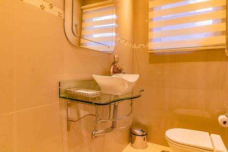Casa à venda com 300m², 3 quartos e 2 vagas Casa à venda com 300m², 3 quartos e 2 vagasLavabo
