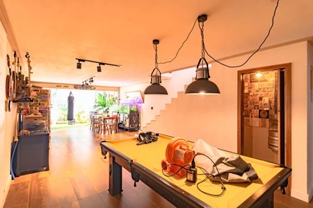 Casa à venda com 300m², 3 quartos e 2 vagas Casa à venda com 300m², 3 quartos e 2 vagasEspaço Gourmet
