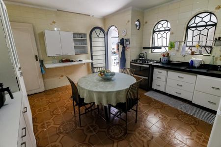 Casa à venda com 227m², 3 quartos e 4 vagasCozinha - Armários