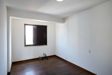 Apartamento à venda com 320m², 4 quartos e 2 vagas Apartamento à venda com 320m², 4 quartos e 2 vagasQuarto 4