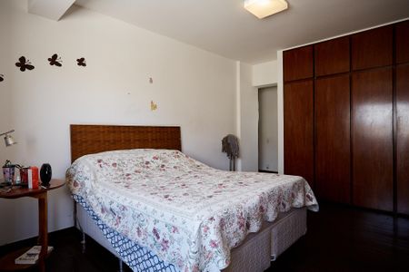 Apartamento à venda com 320m², 4 quartos e 2 vagas Apartamento à venda com 320m², 4 quartos e 2 vagasQuarto