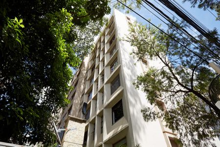 Apartamento à venda com 320m², 4 quartos e 2 vagas Apartamento à venda com 320m², 4 quartos e 2 vagasFachada