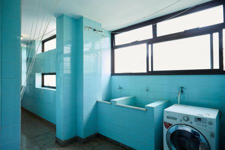 Apartamento à venda com 320m², 4 quartos e 2 vagas Apartamento à venda com 320m², 4 quartos e 2 vagasÁrea de Serviço