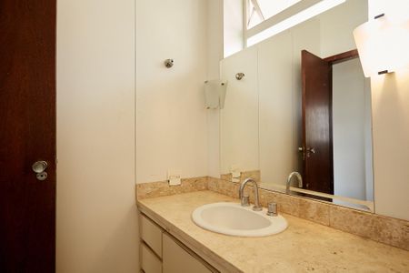 Apartamento à venda com 320m², 4 quartos e 2 vagas Apartamento à venda com 320m², 4 quartos e 2 vagasBanheiro