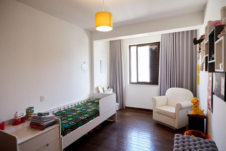 Apartamento à venda com 320m², 4 quartos e 2 vagas Apartamento à venda com 320m², 4 quartos e 2 vagasQuarto 2