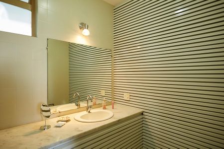 Apartamento à venda com 320m², 4 quartos e 2 vagas Apartamento à venda com 320m², 4 quartos e 2 vagasLavabo