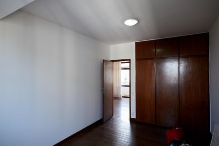 Apartamento à venda com 320m², 4 quartos e 2 vagas Apartamento à venda com 320m², 4 quartos e 2 vagasQuarto 3