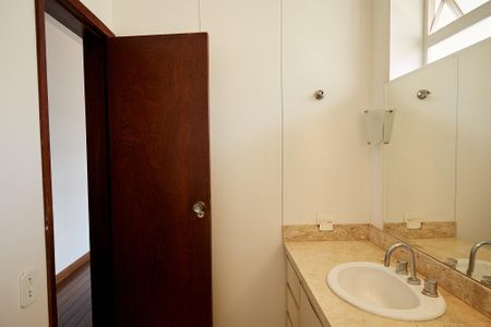 Apartamento à venda com 320m², 4 quartos e 2 vagas Apartamento à venda com 320m², 4 quartos e 2 vagasBanheiro