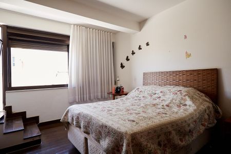 Apartamento à venda com 320m², 4 quartos e 2 vagas Apartamento à venda com 320m², 4 quartos e 2 vagasQuarto