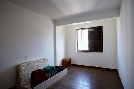 Apartamento à venda com 320m², 4 quartos e 2 vagas Apartamento à venda com 320m², 4 quartos e 2 vagasQuarto 3
