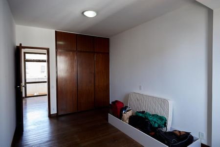 Apartamento à venda com 320m², 4 quartos e 2 vagas Apartamento à venda com 320m², 4 quartos e 2 vagasQuarto 3