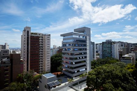 Apartamento à venda com 320m², 4 quartos e 2 vagas Apartamento à venda com 320m², 4 quartos e 2 vagasVista da Varanda