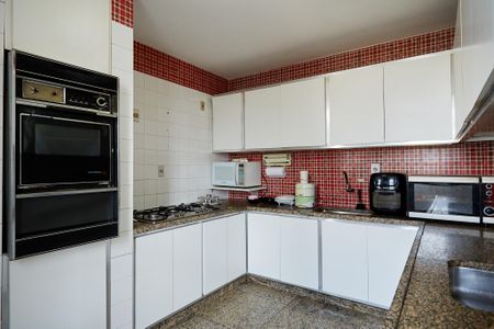 Apartamento à venda com 320m², 4 quartos e 2 vagas Apartamento à venda com 320m², 4 quartos e 2 vagasCozinha