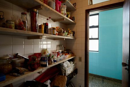 Apartamento à venda com 320m², 4 quartos e 2 vagas Apartamento à venda com 320m², 4 quartos e 2 vagasDespensa