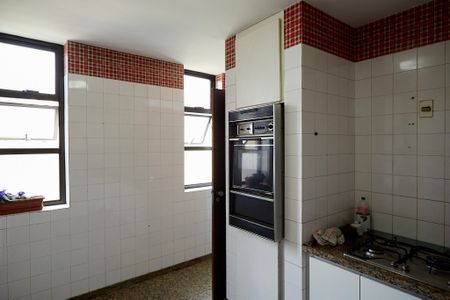 Apartamento à venda com 320m², 4 quartos e 2 vagas Apartamento à venda com 320m², 4 quartos e 2 vagasCozinha