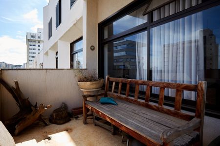 Apartamento à venda com 320m², 4 quartos e 2 vagas Apartamento à venda com 320m², 4 quartos e 2 vagasVaranda da Sala