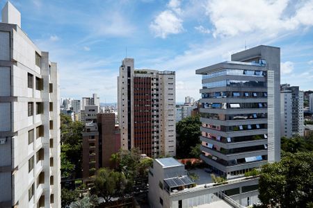 Apartamento à venda com 320m², 4 quartos e 2 vagas Apartamento à venda com 320m², 4 quartos e 2 vagasVista Quarto 2