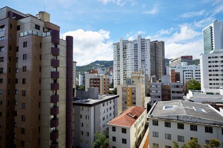 Apartamento à venda com 320m², 4 quartos e 2 vagas Apartamento à venda com 320m², 4 quartos e 2 vagasVista da Varanda
