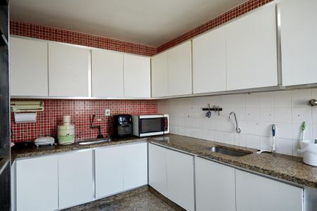 Apartamento à venda com 320m², 4 quartos e 2 vagas Apartamento à venda com 320m², 4 quartos e 2 vagasCozinha