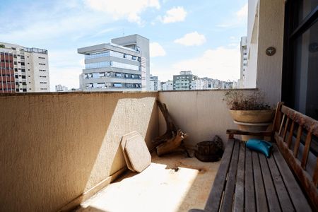 Apartamento à venda com 320m², 4 quartos e 2 vagas Apartamento à venda com 320m², 4 quartos e 2 vagasVaranda da Sala