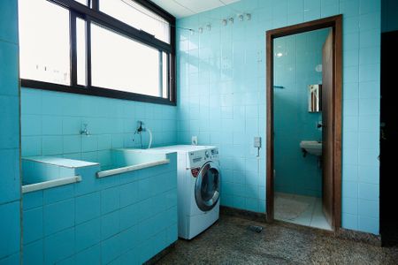 Apartamento à venda com 320m², 4 quartos e 2 vagas Apartamento à venda com 320m², 4 quartos e 2 vagasÁrea de Serviço