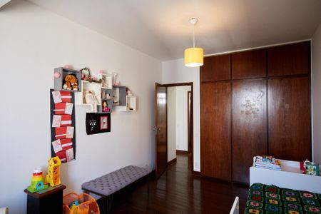 Apartamento à venda com 320m², 4 quartos e 2 vagas Apartamento à venda com 320m², 4 quartos e 2 vagasQuarto 2