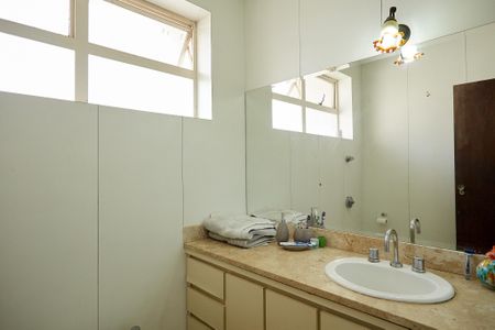 Apartamento à venda com 320m², 4 quartos e 2 vagas Apartamento à venda com 320m², 4 quartos e 2 vagasBanheiro