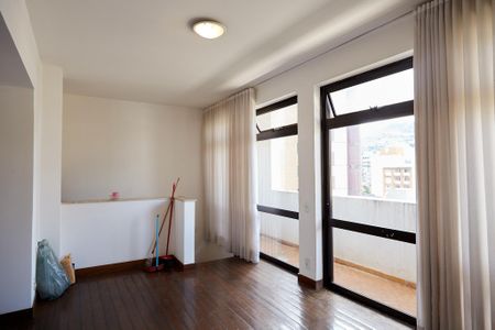 Apartamento à venda com 320m², 4 quartos e 2 vagas Apartamento à venda com 320m², 4 quartos e 2 vagasHall