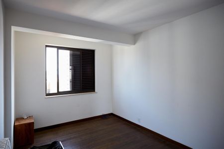 Apartamento à venda com 320m², 4 quartos e 2 vagas Apartamento à venda com 320m², 4 quartos e 2 vagasQuarto 3