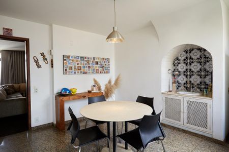 Apartamento à venda com 320m², 4 quartos e 2 vagas Apartamento à venda com 320m², 4 quartos e 2 vagasSala