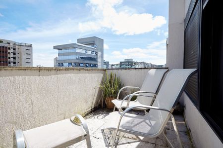 Apartamento à venda com 320m², 4 quartos e 2 vagas Apartamento à venda com 320m², 4 quartos e 2 vagasVaranda do Quarto