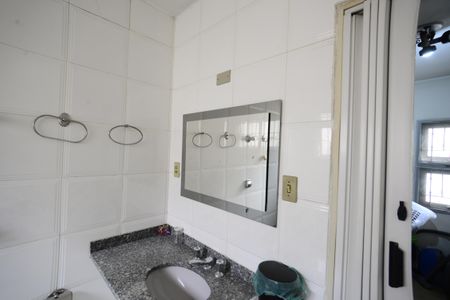 Casa à venda com 102m², 3 quartos e 1 vagaBanheiro Suíte 2