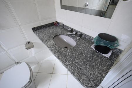 Casa à venda com 102m², 3 quartos e 1 vagaBanheiro Suíte 2