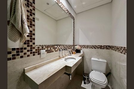 Casa de condomínio à venda com 224m², 4 quartos e 5 vagas Casa de condomínio à venda com 224m², 4 quartos e 5 vagasBanheiro Suíte 2