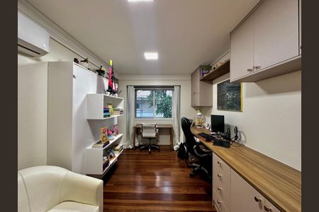 Casa de condomínio à venda com 224m², 4 quartos e 5 vagas Casa de condomínio à venda com 224m², 4 quartos e 5 vagasSuíte 2