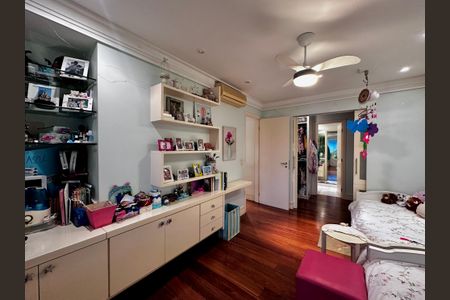 Casa de condomínio à venda com 224m², 4 quartos e 5 vagas Casa de condomínio à venda com 224m², 4 quartos e 5 vagasSuíte 3