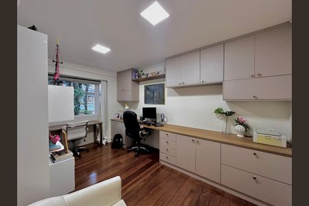Casa de condomínio à venda com 224m², 4 quartos e 5 vagas Casa de condomínio à venda com 224m², 4 quartos e 5 vagasSuíte 2