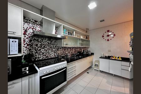 Casa de condomínio à venda com 224m², 4 quartos e 5 vagas Casa de condomínio à venda com 224m², 4 quartos e 5 vagasCozinha