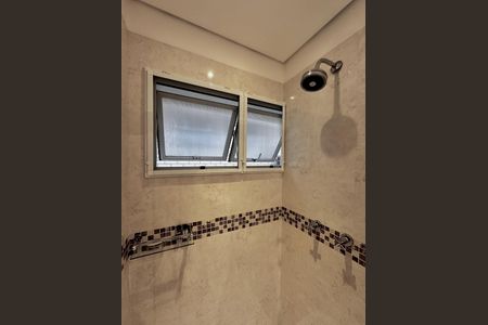 Casa de condomínio à venda com 224m², 4 quartos e 5 vagas Casa de condomínio à venda com 224m², 4 quartos e 5 vagasBanheiro Suíte 2