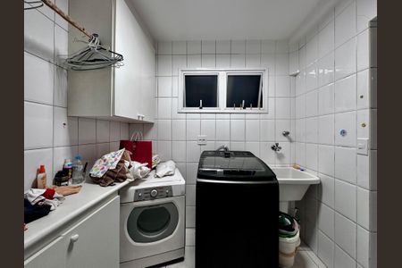 Casa de condomínio à venda com 224m², 4 quartos e 5 vagas Casa de condomínio à venda com 224m², 4 quartos e 5 vagasÁrea de Serviço