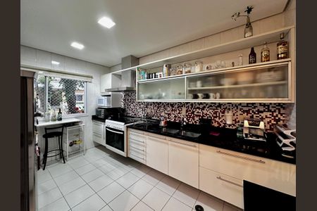 Casa de condomínio à venda com 224m², 4 quartos e 5 vagas Casa de condomínio à venda com 224m², 4 quartos e 5 vagasCozinha