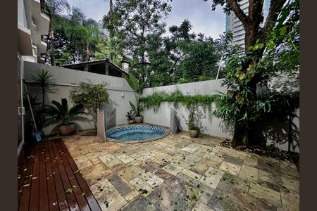 Casa de condomínio à venda com 224m², 4 quartos e 5 vagas Casa de condomínio à venda com 224m², 4 quartos e 5 vagasVaranda/Quintal