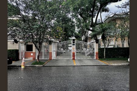 Casa de condomínio à venda com 224m², 4 quartos e 5 vagas Casa de condomínio à venda com 224m², 4 quartos e 5 vagasFachada Condomínio